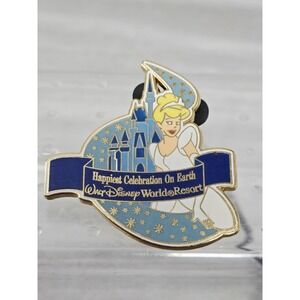 Walt Disney World - Princess Cinderella -Happiest Place On Earth 2005 Lapel Pin